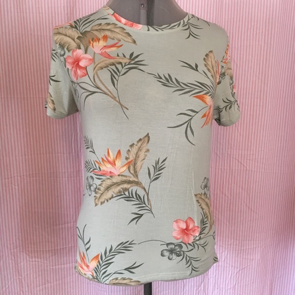 Fun La Cabana Floral Top - Picture 2 of 5